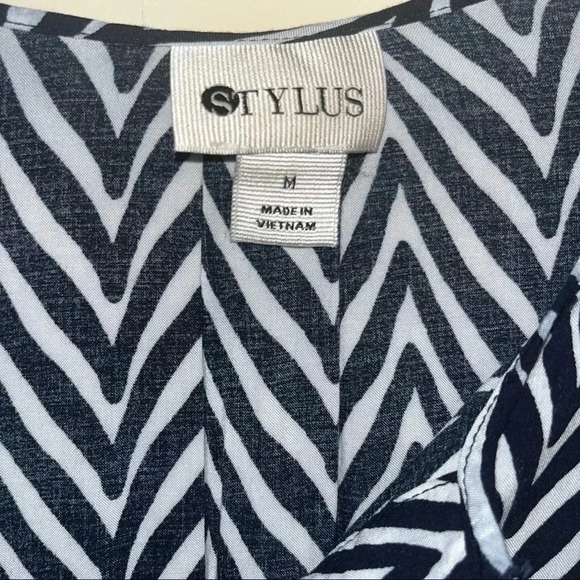 Stylus bulk and white stripe sz med top - Picture 2 of 3